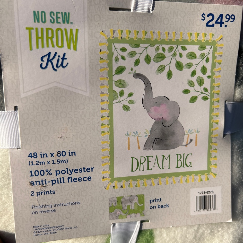 Elephant Design No Sew Throw Kit